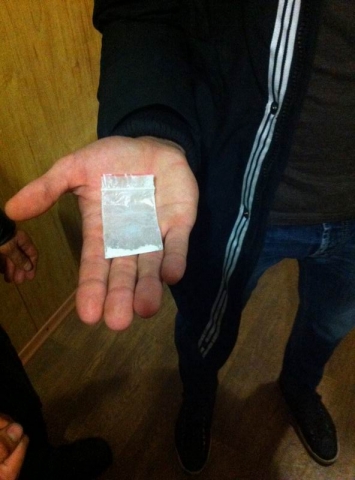 На блокпосту под Славянском задежали харьковчанина принимающего наркотики "против астмы"