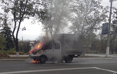 В Мариуполе на ходу загорелась машина