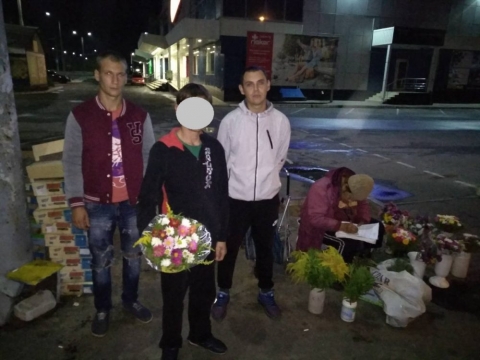Для любимой жены житель Северодонецка украл букет цветов у пенсионерки 