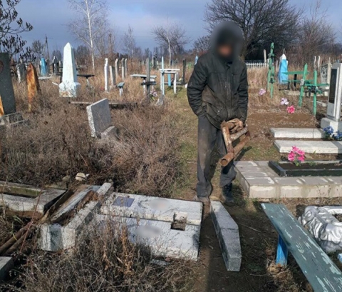 В Донецкой области задержали вандала, который разрушал могилы