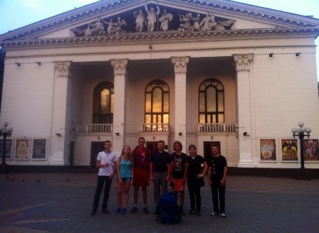Подростки пешком дошли из Львова в Мариуполь