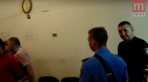 В Мариупольской больнице женщины дрались с полицейским