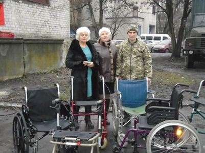 Военный госпиталь помог жителям Покровска средствами для реабилитации