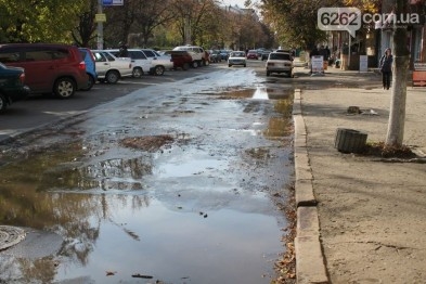 Центр Славянска заливает канализацией