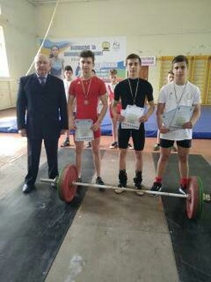 Тяжелоатлеты из Угледара стали чемпионами Донецкой области