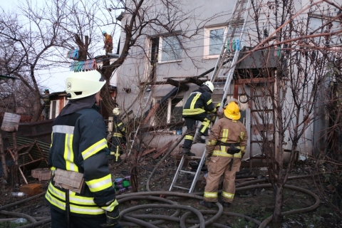 В Мариуполе горел 3-х этажный частный дом 
