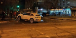 В Мариуполе ночью автомобиль повредил пешеходный светофор