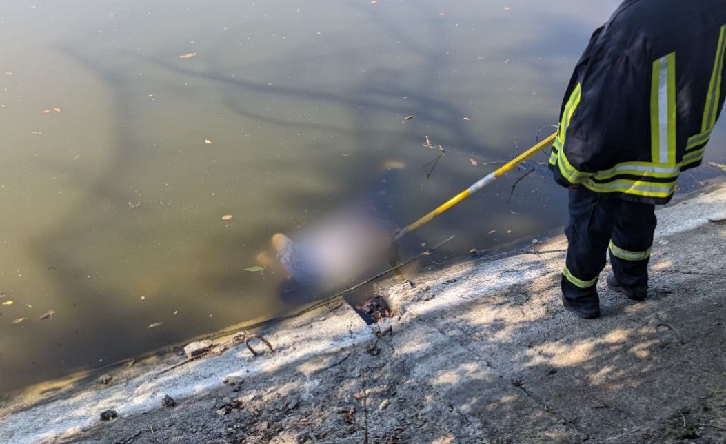 Рятувальники з річки дістали тіло жінки у Краматорську