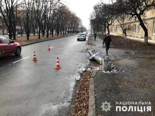 ДТП в Краматорске: Водитель сбил столб, пострадала пассажирка