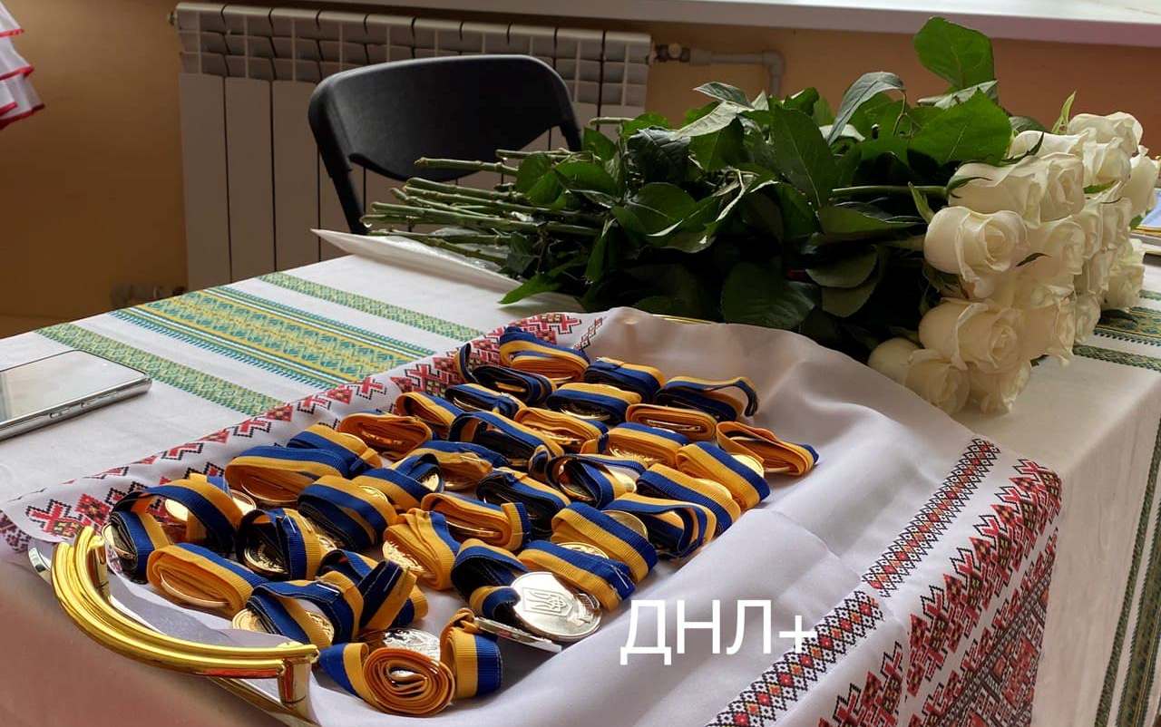 В Дружковке 37 медалистов: ребятам вручили медали и сертификаты на сумму 500 гривен