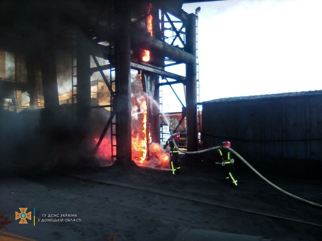 В Авдеевке на заводе произошел пожар