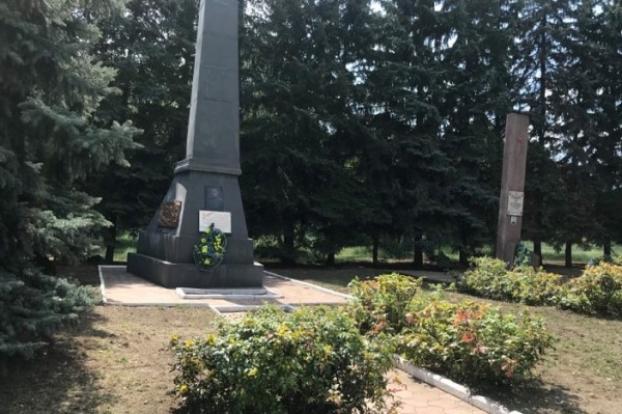 Жителям Краматорска разрешили возлагать цветы к мемориалам памяти героев Второй мировой войны