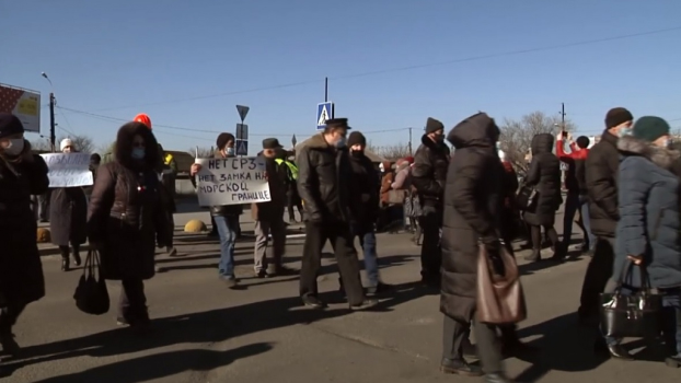 Сотрудники Азовского судоремонтного завода вышли на новую акцию протеста