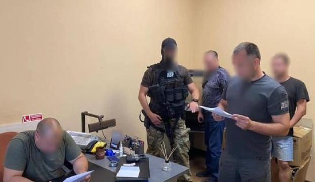 Были задержаны должностные лица в Дружковке и Днепре за вымогательство взятки с военнообязанного