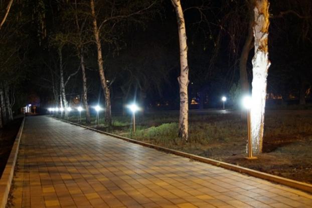 В Краматорске в сквере «Лабиринт» загорелись первые фонари