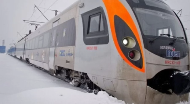 В Полтавской области застрял поезд Киев — Константиновка: причины
