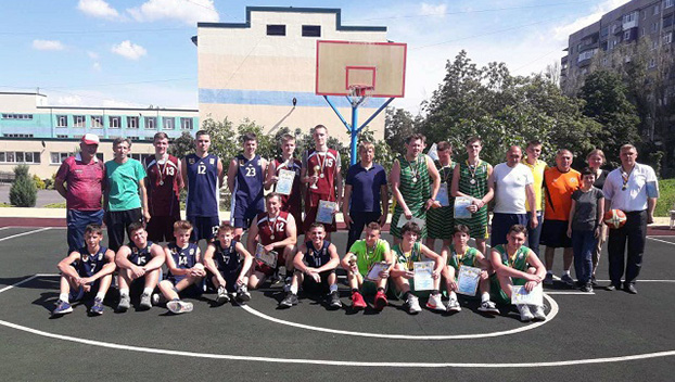 В Константиновке провели первенство по стритболу среди аматоров