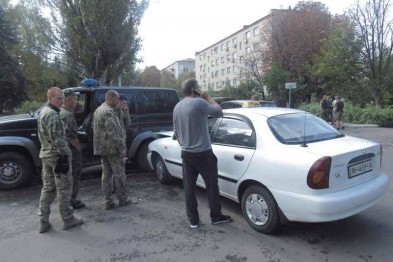 В Краматорске военные  на джипе не разъехались с такси