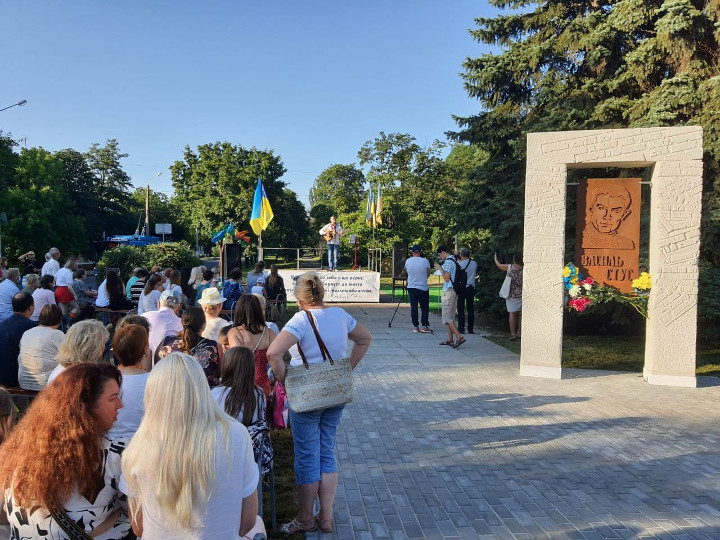 В Краматорске прошло торжественное открытие памятника Василию Стусу