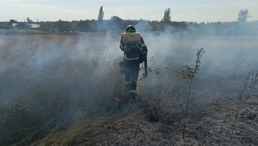 Вчора в Костянтинівці загорілося поле внаслідок обстрілу