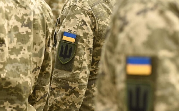 Залишилася 4 дні, щоб стати на військовий облік: кому із чоловіків за кордоном доведеться повернутися до України