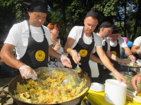 На День Независимости в парке Пушкина в Краматорске состоялось кулинарное шоу