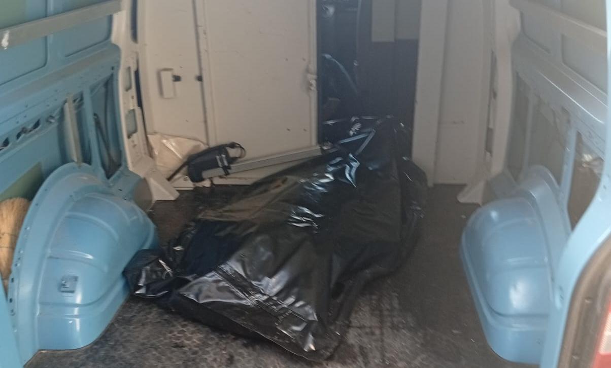 Комунальники Костянтинівки вивозять тіла загиблих цивільних