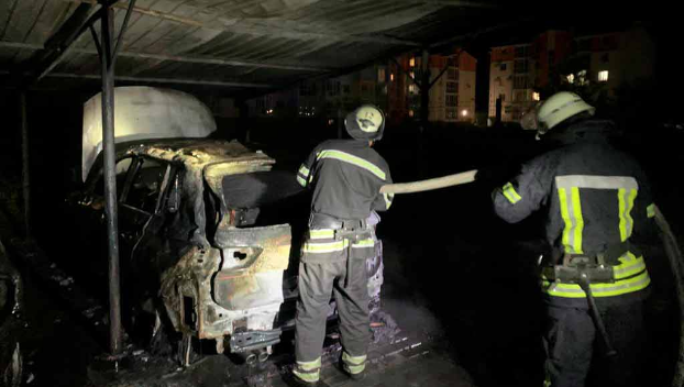 На Луганщине ликвидировано возгорание двух авто