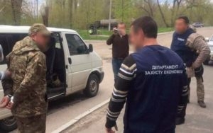 На Луганщине военный попался на крупной взятке