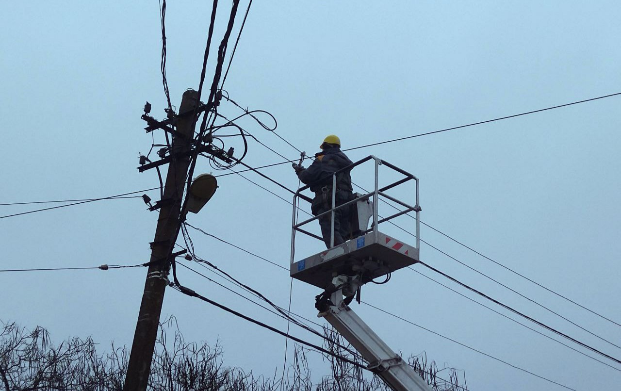 Специалисты ДТЭК Донецкие электросети восстановили электроснабжение в семи населенных пунктах