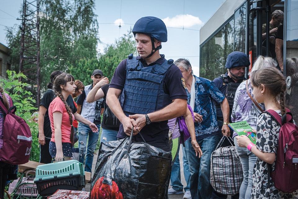 Оголосили примусову евакуацію дітей з дев'яти населених пунктів Донеччини