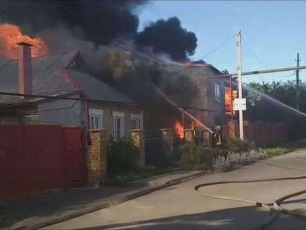 В Покровске огонь уничтожил двухэтажный дом, на  возведение  которого копили 15 лет