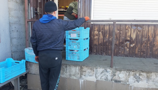 Несмотря на сирены жители правобережья Константиновки продолжают запасаться продуктами