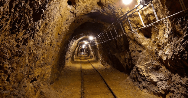 На глибині майже 1 км засипало вугіллям шахтарів на Донеччині 