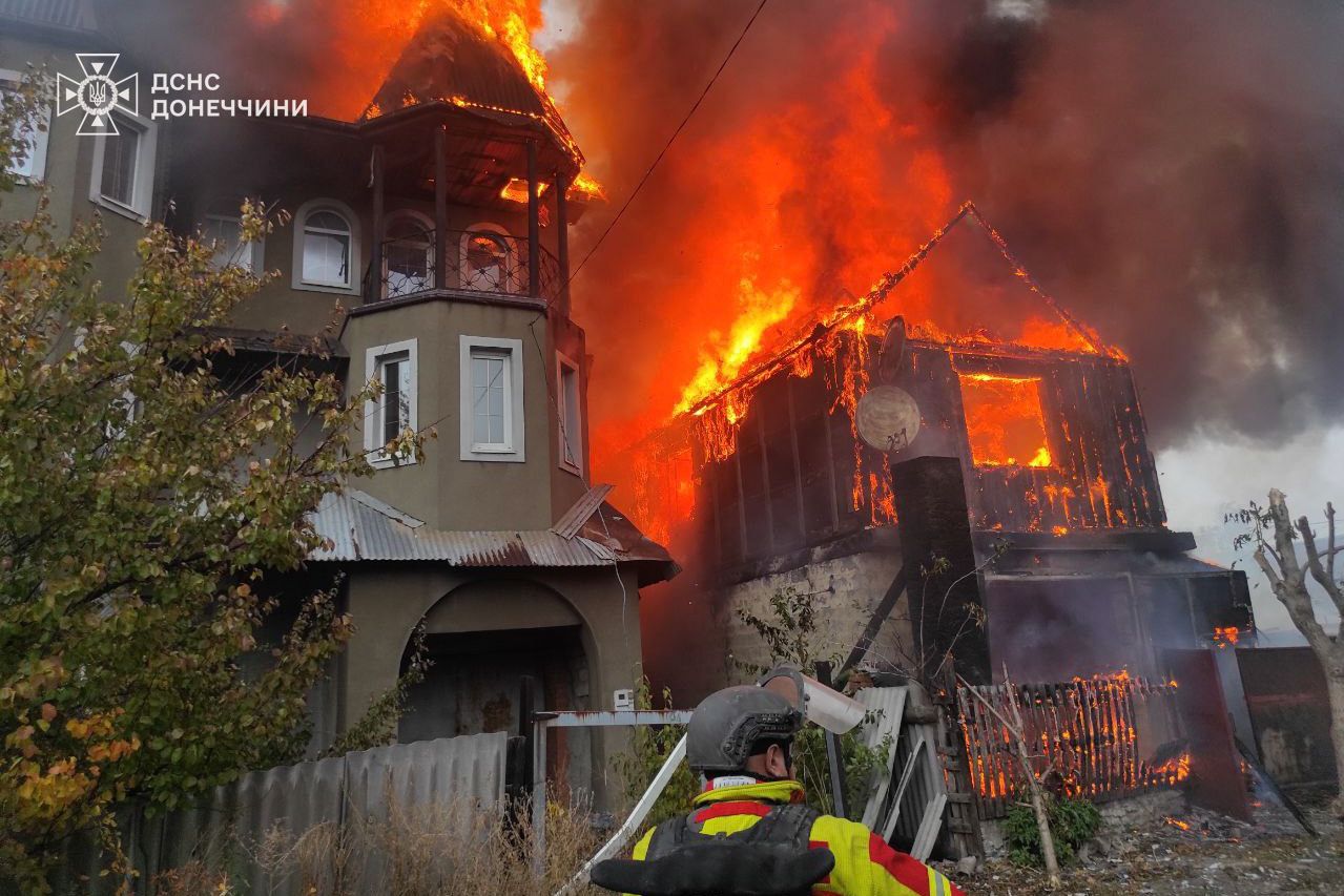 У Покровську ліквідовано пожежу житлового будинку, одна людина постраждала