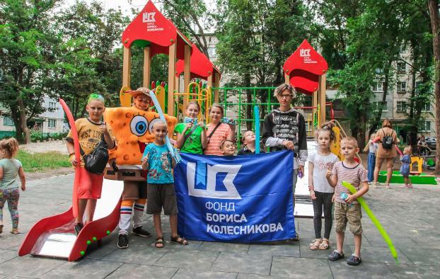 В Дружковке благодаря фонду Бориса Колесникова открылась новая детская площадка