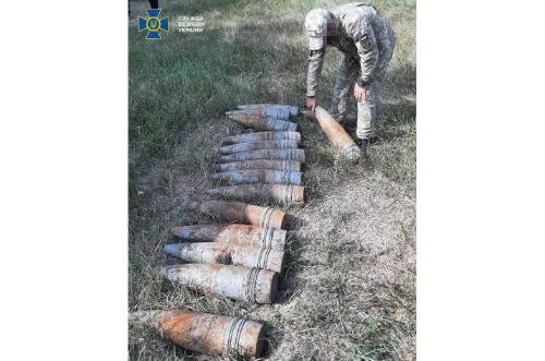 В Луганской области обнаpужили тайник с артиллерийскими снарядами