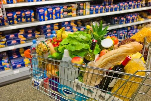 В Польше снизят цены на топливо и продукты