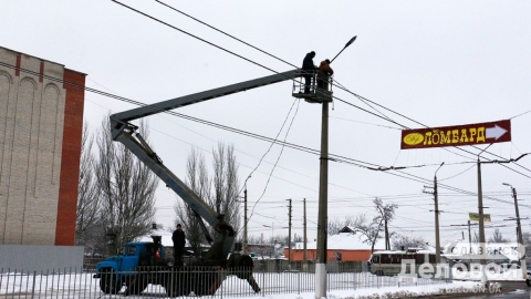 В Славянске продолжают устанавливать на улицах новые фонари