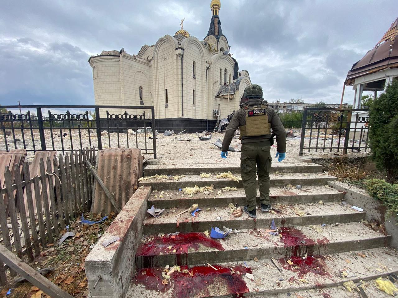 З місця авіаудару по Костянтинівці поліцейські евакуювали дворічного хлопчика З місця авіаудару по Костянтинівці поліцейські евакуювали дворічного хлопчика