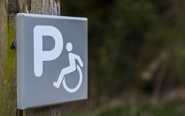 Жители Краматорска в инвалидных колясках приравнены к велосипедистам