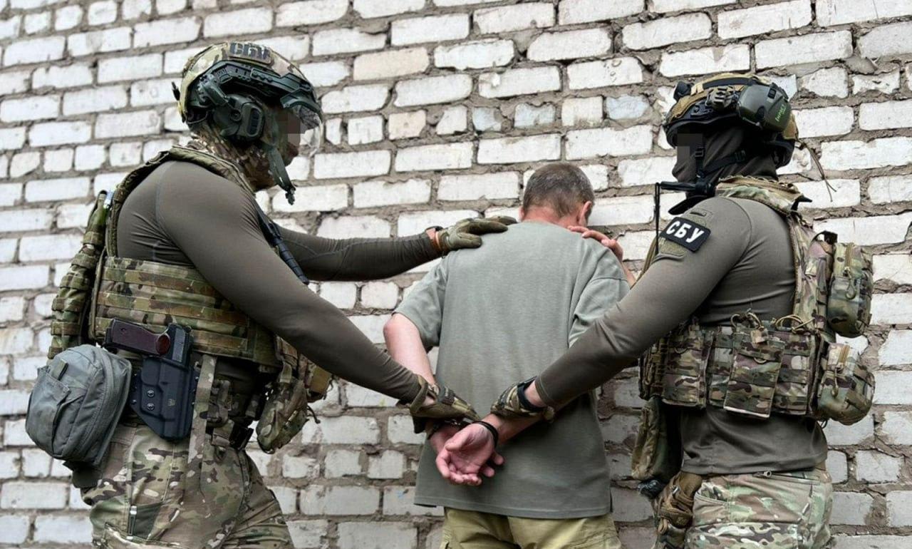 У Костянтинівці за злив вогневих позицій ЗСУ затримано чоловіка та жінку У Костянтинівці за злив вогневих позицій ЗСУ затримано чоловіка та жінку