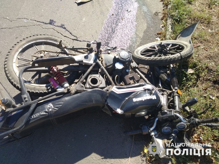 В Константиновке мотоциклист врезался в кроссовер: есть пострадавшие 
