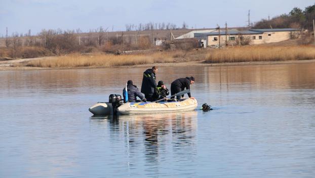 В Мариупольском районе продолжают поиски утонувшего водолаза