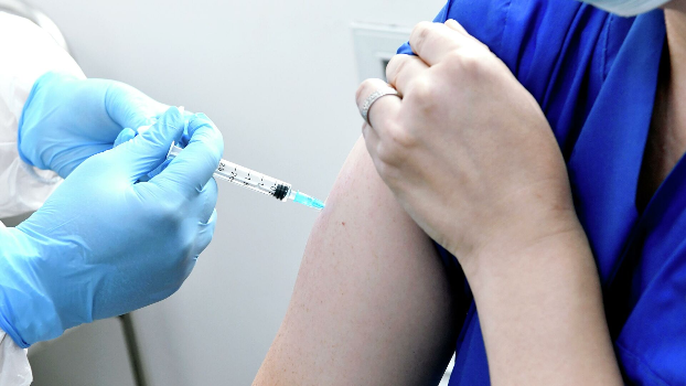 COVID-19: кого с 8 ноября не допустят к работе без вакцины