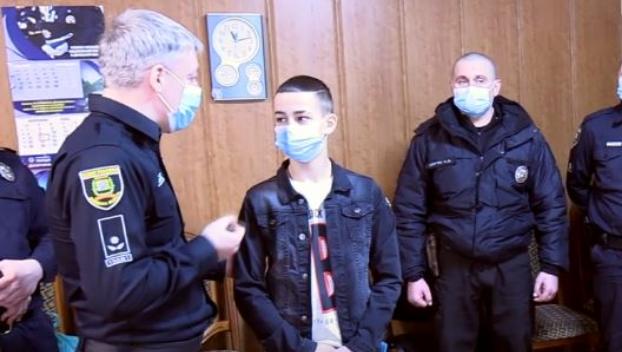 В Покровске подростки удерживали грабителя до приезда полиции