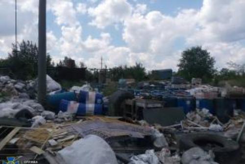Фирма на Луганщине вместо утилизации отходов ими отpавляла гpаждан  жилых массивов Новодружеска