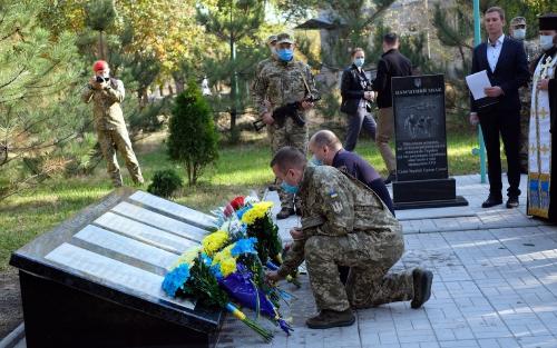 Их имена увековечили на мемориале: За время конфликта на Донбассе погибли 73 медика