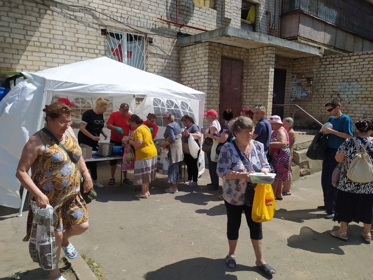 У Дружківці Червоний Хрест роздає гарячі обіди