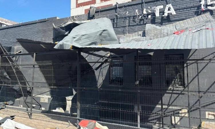 У Краматорську російський БпЛА вдарив по Новій пошті, є жертви У Краматорську російський БпЛА вдарив по Новій пошті, є жертви